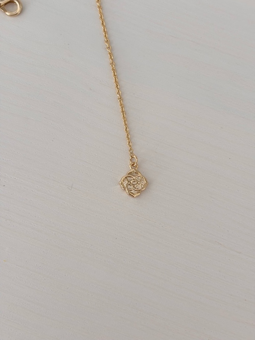 KENDRA SCOTT Emma Pendant Necklace Mother of Pearl NWT - Picture 7 of 8